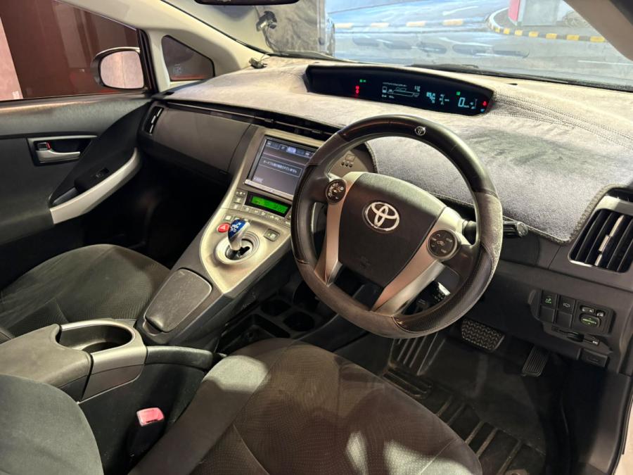 Prius 1.8 Hybrid S - Image 3